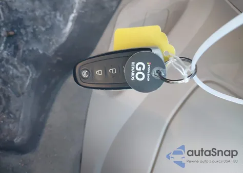 2016 Ford Escape Titanium z USA, uszkodzony, nr VIN 1FMCU9J97GUB85018